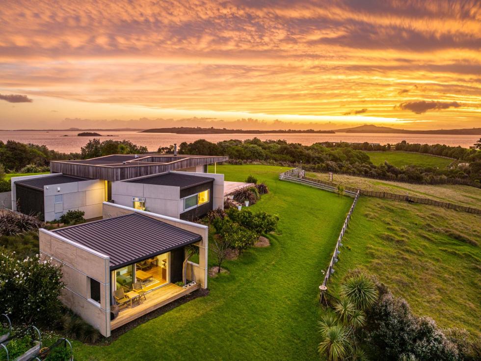 WAIHEKE ISLAND, Auckland  – Unique villa with exquisite seascape views for sale