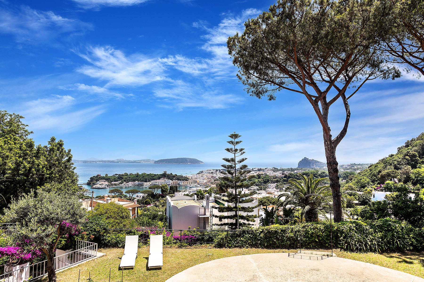 ISCHIA – Gorgeous 6 bedrooms family villa for sale on Ischia Island
