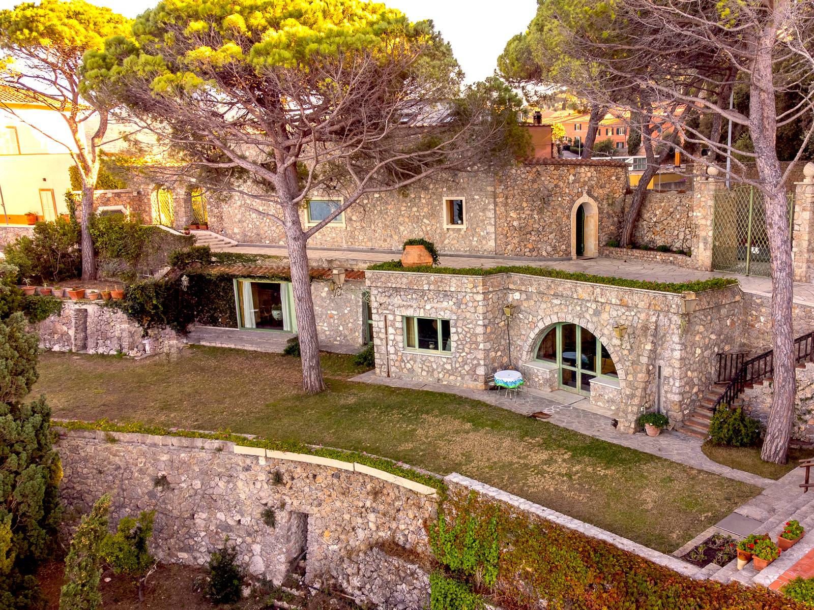 PORTO SANTO STEFANO – Incredible architect’s villa on the edge of a cliff