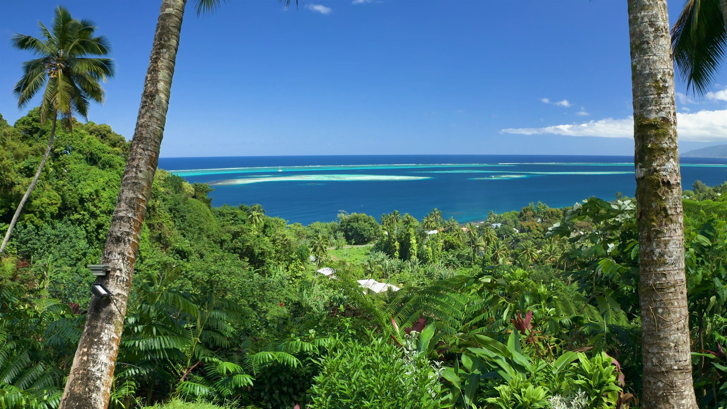 TAHITI – SUPERB POLYNESIAN HOTEL CLOSE TO THE 2024 OLYMPIC SURFING GAMES