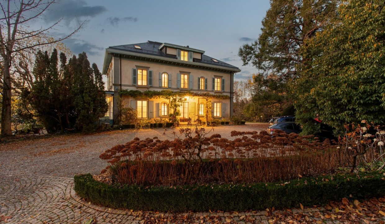 COLOGNY SWISS MANOR FOR SALE ON LAKE GENEVA (17)