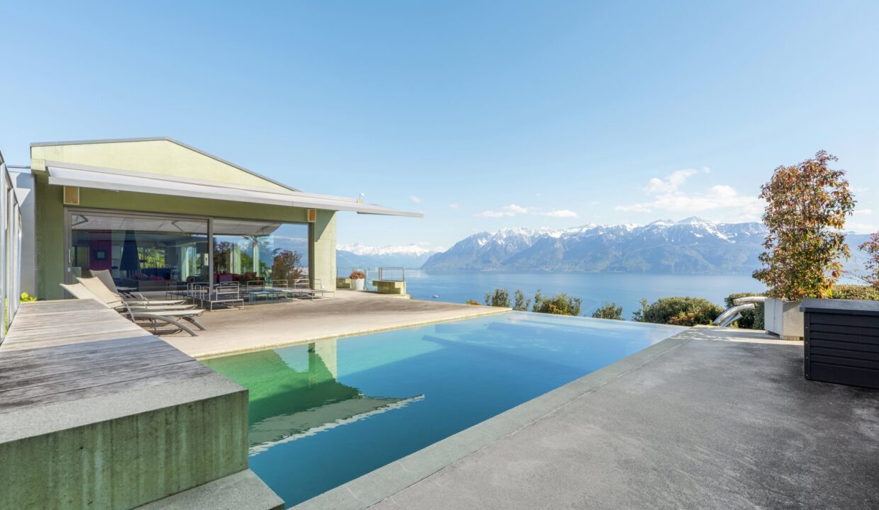 CONTEMPORARY LUXURY VILLA FOR SALE ON LAKE GENEVA (1)