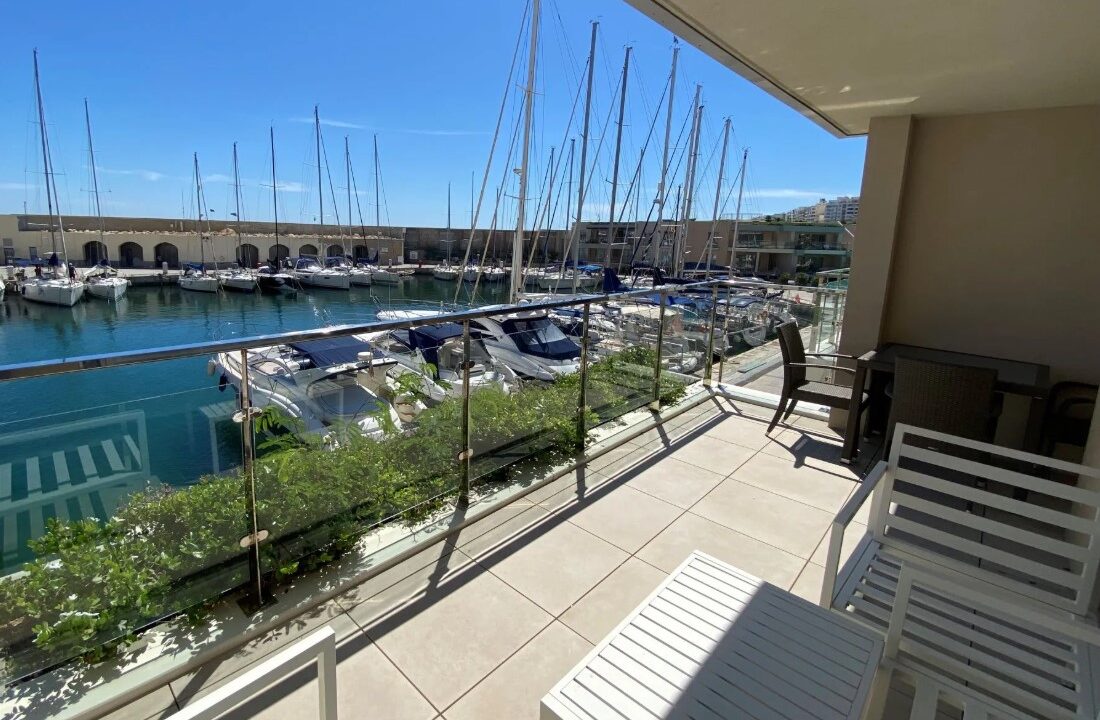 MALTA SUPERB FLAT ON A LANDSCAPED MARINA (3)